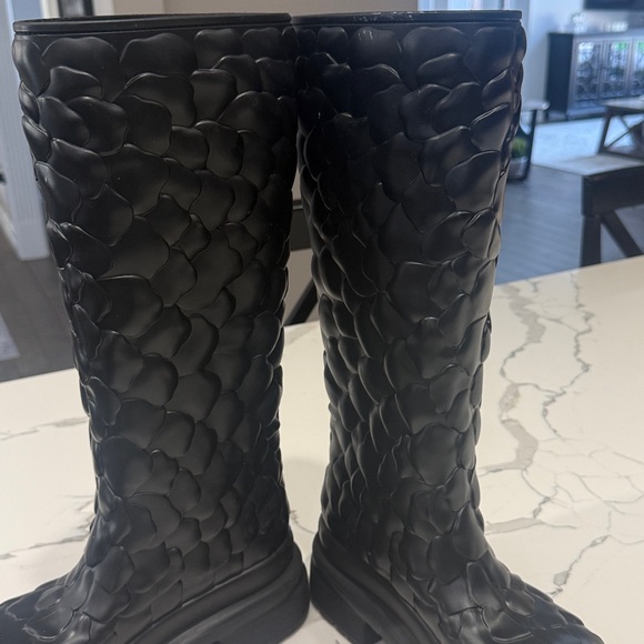 Valentino Garavano Atelier Rose Edition Water Resistent - women’s size 38 (8) - Picture 5 of 11